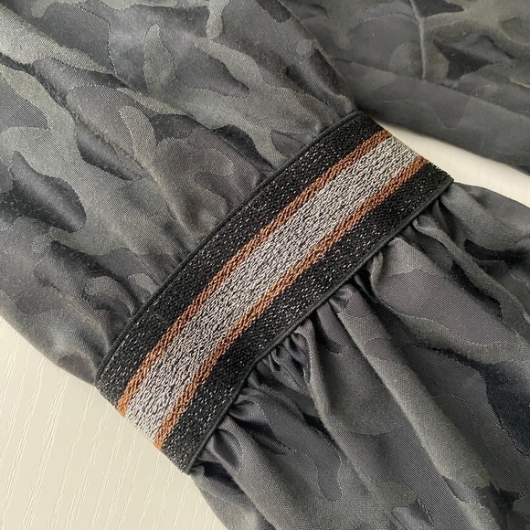 Noble 31 V-Neck Puff Sleeve Blouse Snake Camo Print Size S - Picture 10 of 16